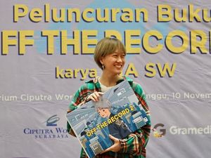 Ria SW Beri Bocoran tentang Buku Kedua Off The Record Ria SW Beri Bocoran tentang Buku Kedua Off The Record