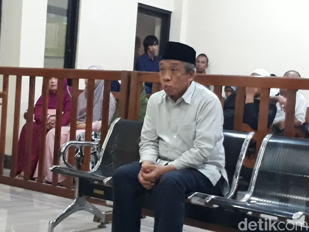 Qomar Divonis Bui 17 Bulan, UMUS Brebes: Terlalu Ringan Qomar Divonis Bui 17 Bulan, UMUS Brebes: Terlalu Ringan