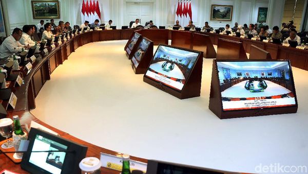 Jokowi Pimpin Ratas Bahas Program Cipta Lapangan Kerja