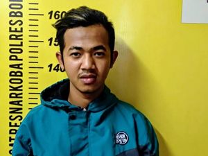 Pemuda Ini Diamankan Karena Tanam Ganja di Halaman Rumahnya Pemuda Ini Diamankan Karena Tanam Ganja di Halaman Rumahnya