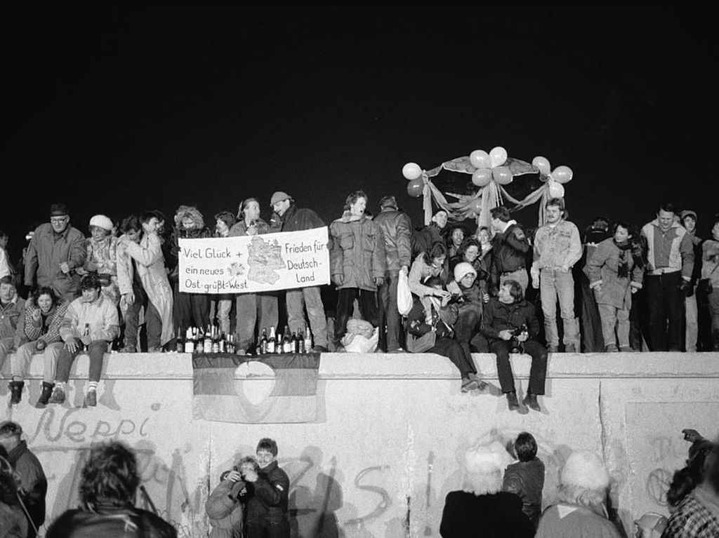 3 Tanda Berakhirnya Perang Dingin, Termasuk Runtuhnya Tembok Berlin