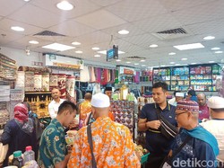 Sebelum Pulang, Rombongan Marbut DKI Mampir ke Pasar Balad Beli Oleh-oleh