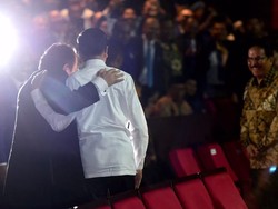 Pelukan Erat Jokowi-Paloh Disebut Clinch, NasDem: Itu Menyesatkan!