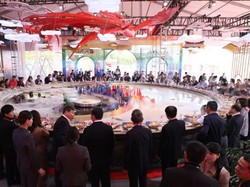 Keren! Hot Pot Paling Besar di Dunia Ini Bisa Tampung 2,000 kg Sup