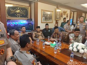 Bertemu Kapolri, Ketum PBNU: Musuh Bersama Kita Teroris hingga Koruptor Bertemu Kapolri, Ketum PBNU: Musuh Bersama Kita Teroris hingga Koruptor