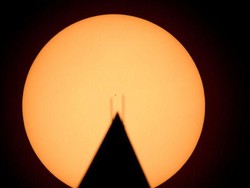 Video NASA Detik-detik Merkurius Lintasi Matahari