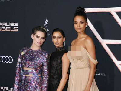 Adu Gaya Seksi Bidadari Jago Berkelahi di Premier Film Charlies Angels