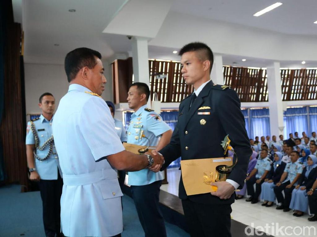132 Perwira Menengah Lulus dari Sesko AU Lembang 132 Perwira Menengah Lulus dari Sesko AU Lembang