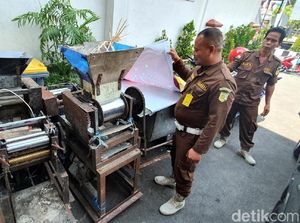 Mabes Polri Limpahkan Kasus Mi Formalin ke Kejari Sukabumi Mabes Polri Limpahkan Kasus Mi Formalin ke Kejari Sukabumi