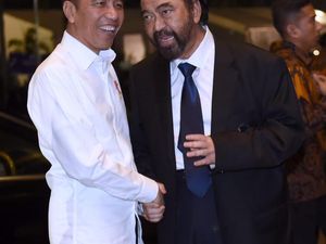 Berpelukan Erat, Jokowi-Paloh Dinilai Masih Saling Butuh