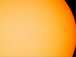 Menakjubkan! Detik-detik Merkurius Melintasi Matahari