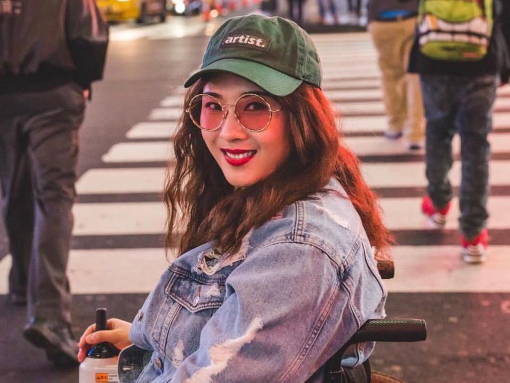 Inspiratif! Kisah Wanita Difabel Sudah Traveling ke 30 Negara Inspiratif! Kisah Wanita Difabel Sudah Traveling ke 30 Negara