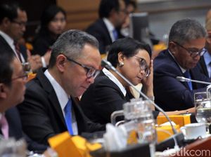 Ekspresi Menlu Retno Saat Ditanya Pencekalan Habib Rizieq Ekspresi Menlu Retno Saat Ditanya Pencekalan Habib Rizieq