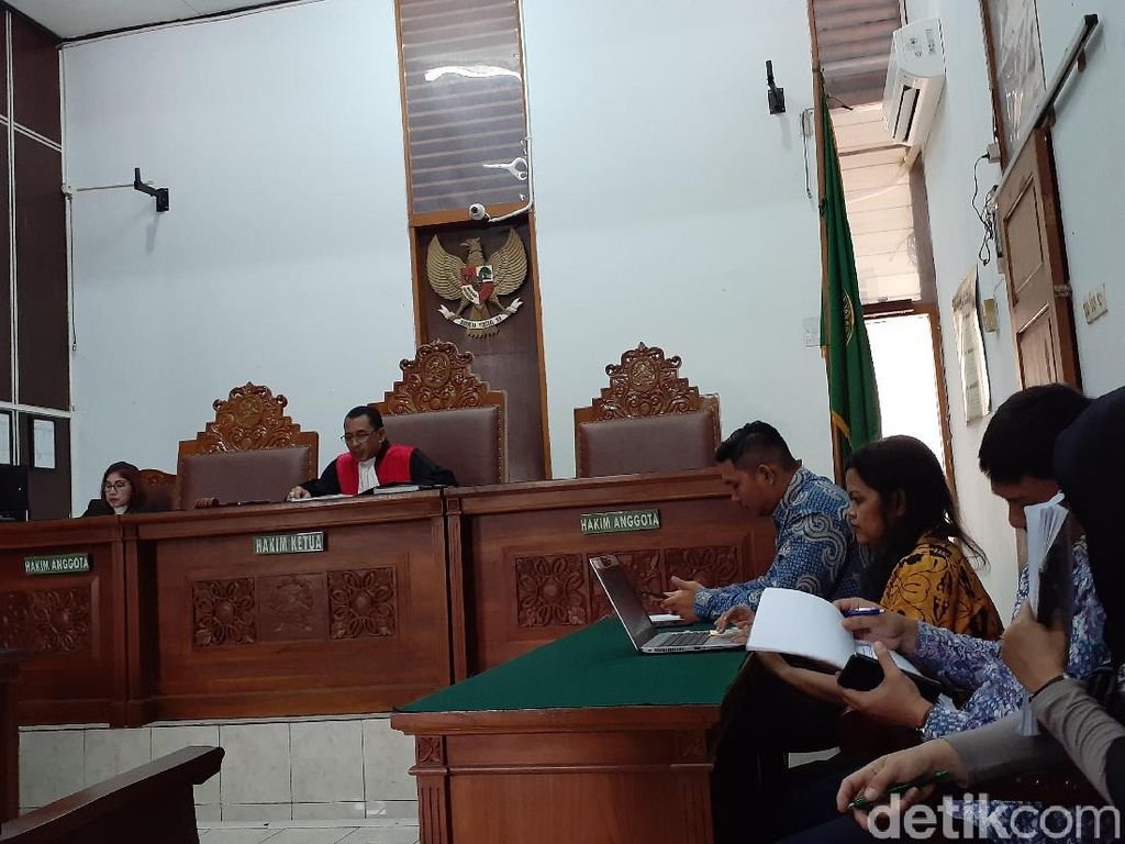 Hakim Tolak Praperadilan Eks Anggota DPR I Nyoman Dhamantra