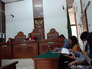 Hakim Tolak Praperadilan Tersangka Suap Impor Bawang Putih Dhamantra Hakim Tolak Praperadilan Tersangka Suap Impor Bawang Putih Dhamantra
