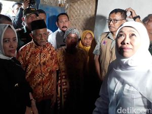 Didampingi Bupati Anna, Khofifah Beri Bantuan Warga Terdampak Angin Kencang Didampingi Bupati Anna, Khofifah Beri Bantuan Warga Terdampak Angin Kencang