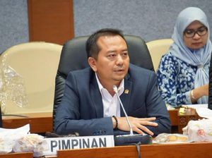 Komisi X DPR Minta Nadiem Revisi Aturan Penyebab UKT Mahal Komisi X DPR Minta Nadiem Revisi Aturan Penyebab UKT Mahal