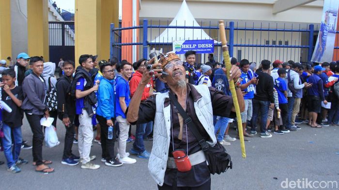 Duel Persib Vs Arema Juga Dikawal Pawang Hujan