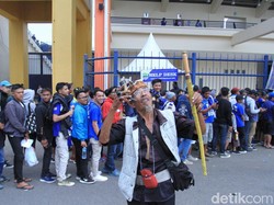 Duel Persib Vs Arema Juga Dikawal... Pawang Hujan