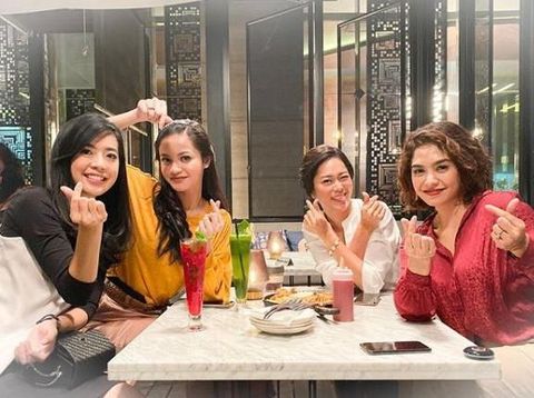 Postingan Mantan Istri di Hari Pernikahan Delon Curi Perhatian, Sudah Move On?