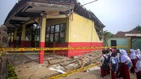 Giliran Sekolah di Tangerang Ambruk Imbas Hujan Deras