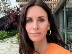 Sempat Kecanduan Botox-Filler, Courteney Cox Akhirnya Pasrah dengan Penuaan