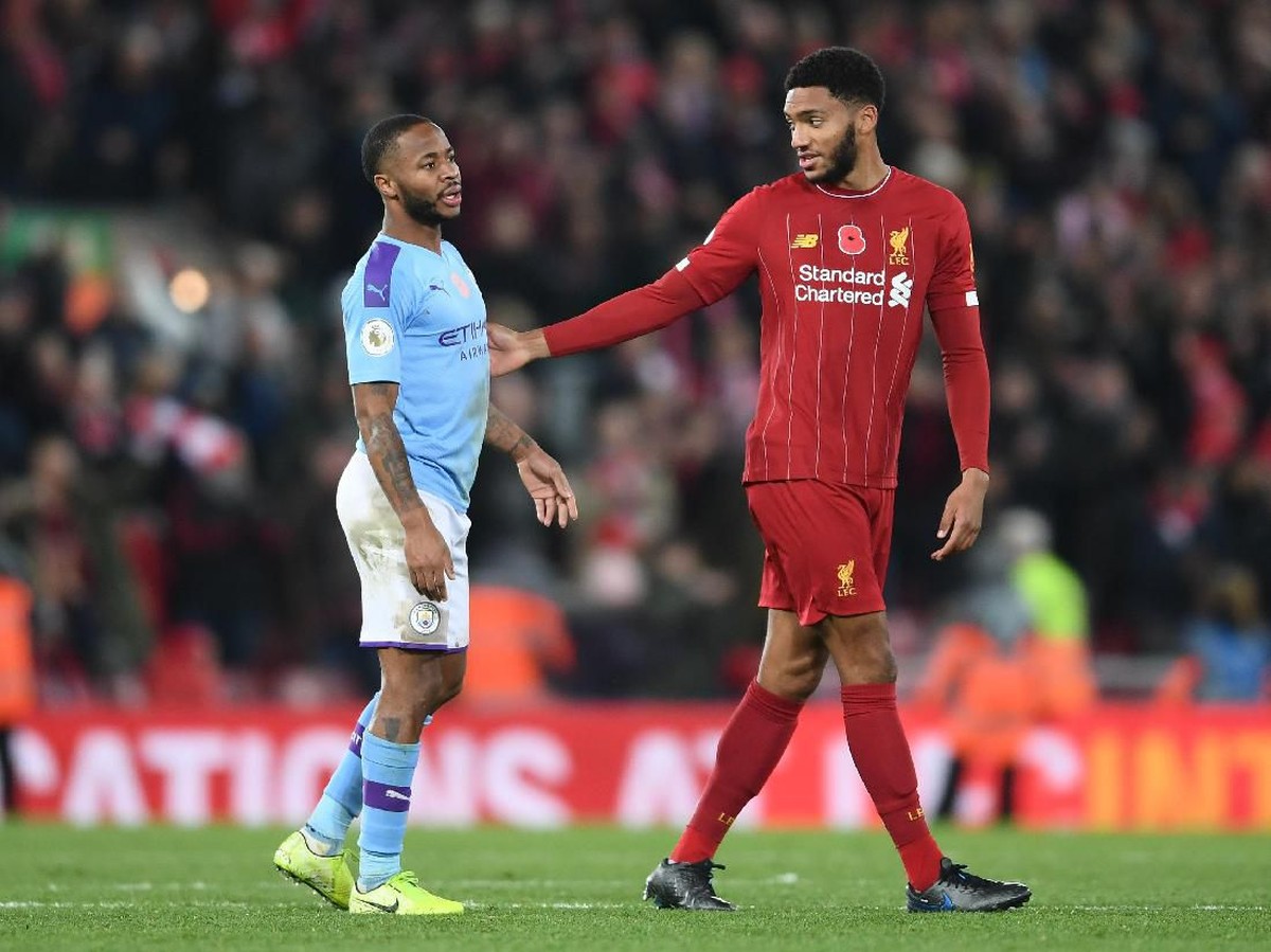 Ribut-ribut Raheem Sterling dengan Joe Gomez saat Liverpool berhadapan dengan Manchester City di Liga Inggris (Laurence Griffiths/Getty Images)