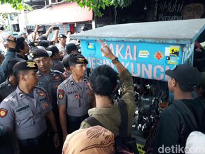 Diwarnai Protes hingga Tapa Pepe, Kios 5 PKL Gondomanan Yogya Dieksekusi Diwarnai Protes hingga Tapa Pepe, Kios 5 PKL Gondomanan Yogya Dieksekusi