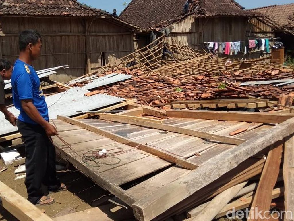 Dampak Angin Puting Beliung di Boyolali, Puluhan Rumah Rusak Dampak Angin Puting Beliung di Boyolali, Puluhan Rumah Rusak