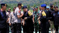 Terkait pengamanan menjelang pertandingan Persib Bandung vs Arema FC itu Rudy menyebut akan melakukan pemeriksaan terhadap penonton sebelum memasuki stadion. Mereka menyortir benda berbahaya.