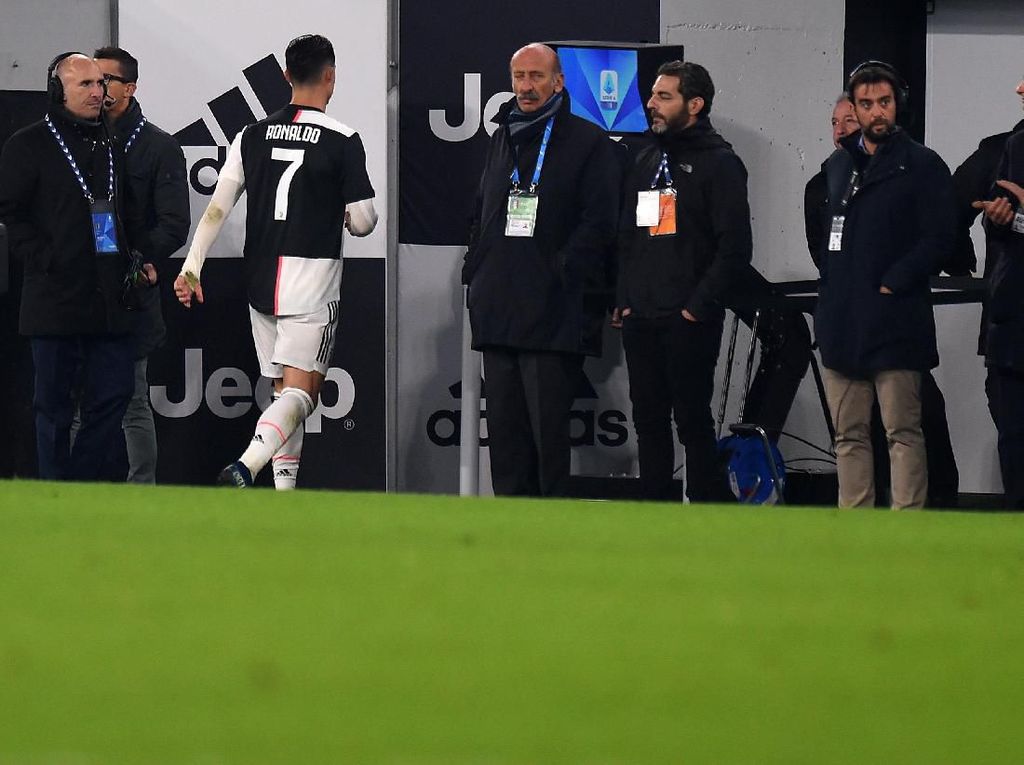 Kesal Usai Diganti, Ronaldo Diharapkan Minta Maaf Kesal Usai Diganti, Ronaldo Diharapkan Minta Maaf