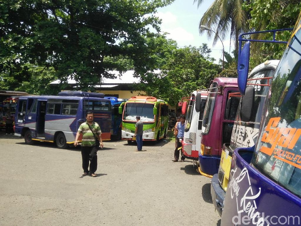Protes Trayek Trans Jateng, Awak Bus AKDP di Purbalingga Mogok Kerja Protes Trayek Trans Jateng, Awak Bus AKDP di Purbalingga Mogok Kerja