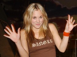 Kaley Cuoco Cerita Pengalaman Pertama Lakoni Adegan Seks