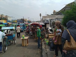 Camat Bakal Pertahankan PKL Pasar Citeureup Meski Bikin Semrawut