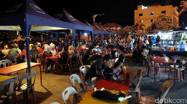 Asyiknya Jelajah Rasa Lewat Kuliner Malam di Perbatasan