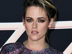 Kristen Stewart Resmi Bertunangan dengan Dylan Meyer
