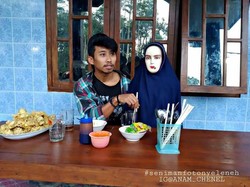 Entah Apa yang Merasukimu, Viral Pria Magelang Perlakukan Manekin bak Pacar