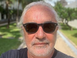 Bos F1 Kepergok Pacari Mahasiswi Hukum yang 49 Tahun Lebih Muda Darinya