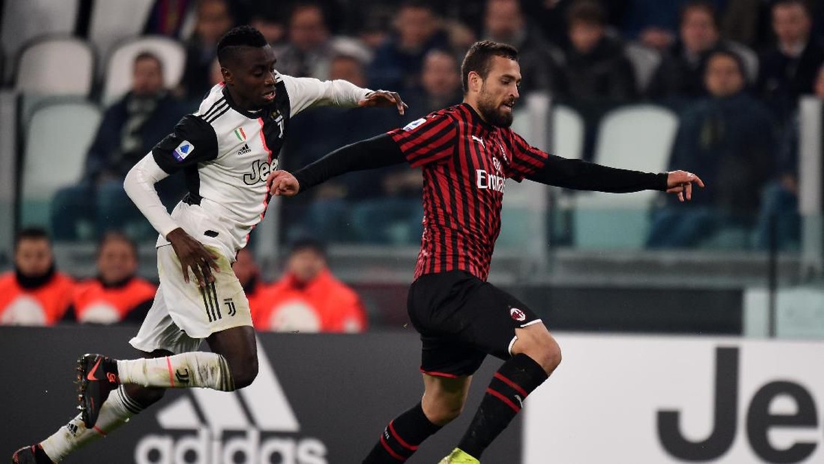 Blaise Matuidi (kiri) alami cedera tulang rusuk. (Foto: Tullio M. Puglia/Getty Images)