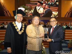 Bupati Anas: Unair Berkontribusi Besar Bagi Perkembangan Ilmu Pengetahuan