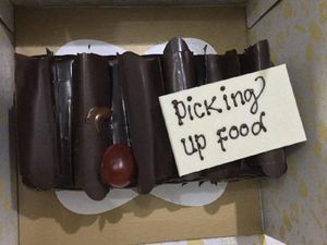 Pesan Lewat Ojol, Tulisan di Atas Kue Ini Bikin Geleng-geleng