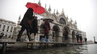Potret Venesia yang Tergenang Imbas Gelombang Pasang