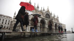 Potret Venesia yang Tergenang Imbas Gelombang Pasang