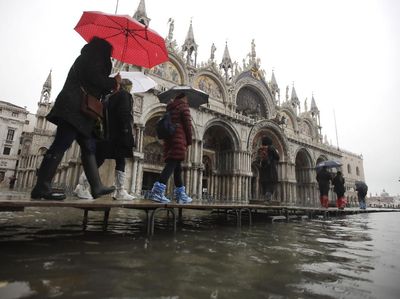Potret Venesia yang Tergenang Imbas Gelombang Pasang