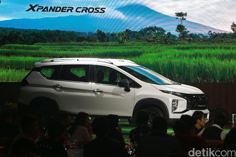 PT Mitsubishi Motors Krama Yudha Sales Indonesia (MMKSI) akibatnya meluncurkan varian gres Xpander bergaya SUV, dengan nama Xpander Cross. Peluncuran Mitsubishi Xpander Cross diselenggarakan di Hotel Intercontinental, Jakarta Selatan, Selasa (12/11/2019).