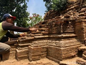 Cerita Kuswari 11 Tahun Rawat Candi Watesumpak di Mojokerto Tanpa Digaji Cerita Kuswari 11 Tahun Rawat Candi Watesumpak di Mojokerto Tanpa Digaji