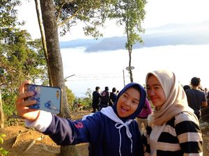 Negeri di Atas Awan Mulai Diselimuti 4G Telkomsel Negeri di Atas Awan Mulai Diselimuti 4G Telkomsel