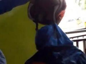 Pria Berhijab Diamankan Warga di Halte Masjid Baiturrahman Aceh