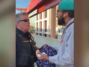 Makan Sandwich di Peron Kereta, Pria Ini Ditangkap Polisi AS