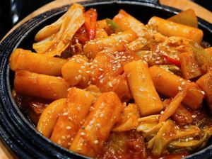 Mogoyo Suguhkan Rasa Autentik Korean Street Food